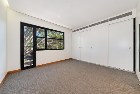 Split Level Two Bedroom Apartment With Parking - Photo 3