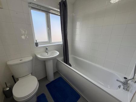 3 bedroom terraced house to rent - Photo 5