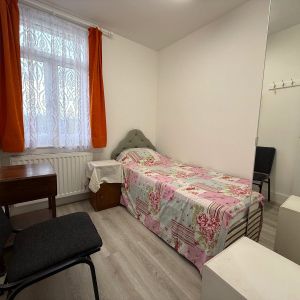 Lower Court Road, Epsom, Surrey, KT19 8SW - Photo 3