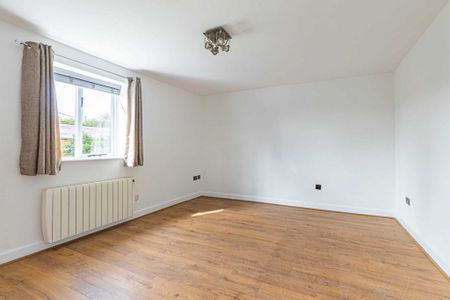 2 bed Flat for rent - Photo 2