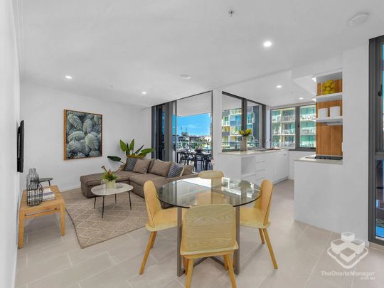 Modern Apartment in the heart of Newstead ($860 p/w, 12mths) Avail 10/9 - Photo 1