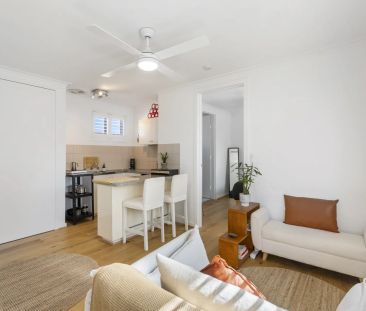 Top-Floor Retreat in Prime Windsor Location - Photo 2