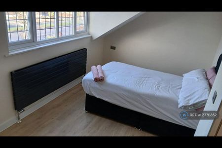 1 bedroom in a house share to rent - Photo 5