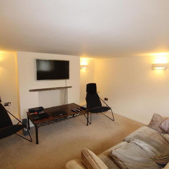 3 bedroom end of terrace house to rent - Photo 1