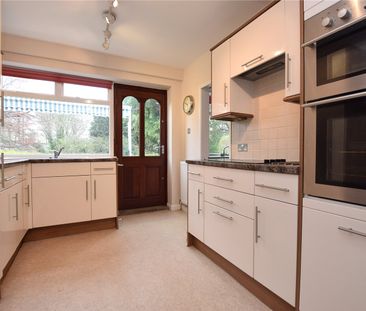 25, Davies Avenue, Roundhay, Leeds, LS8 1JZ - Photo 1