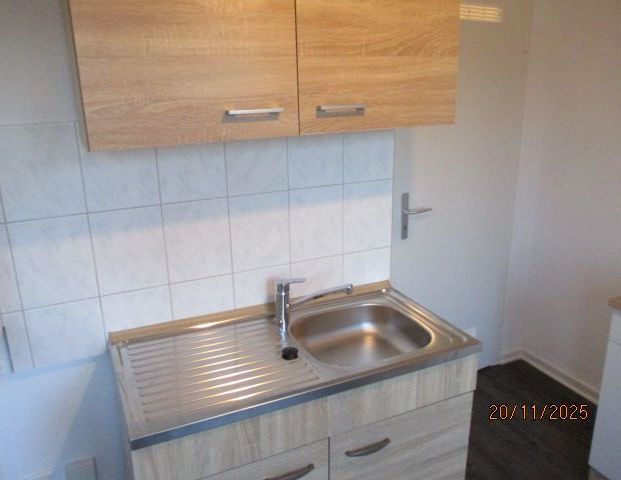 5213 - 2-Zimmer-Obergschosswohnung mit moderner EBK und Balkon! - Photo 1