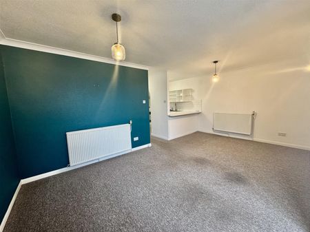 2 Holbeck Hill, Scarborough - Photo 2