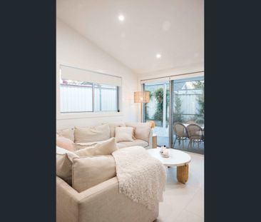MODERN TWO-BEDROOM GRANNY FLAT WITH ULTRA-HIGH CEILINGS - Photo 3