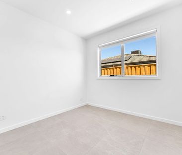 Brand new 4 Bedroom house in heart of Weir Views - Photo 4