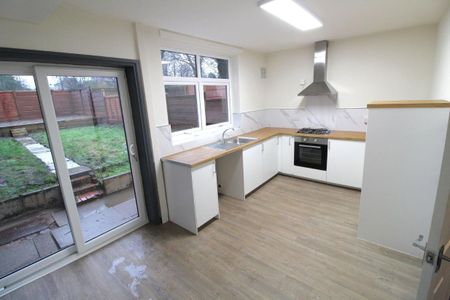 62 Tennyson Road, Middleton, Manchester, M24 2WS - Photo 2