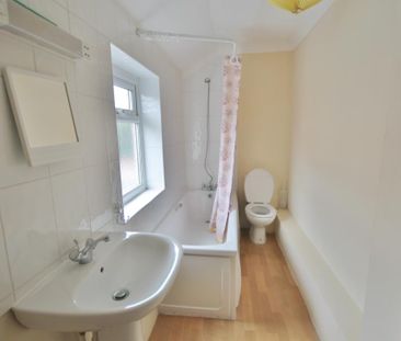 Queens Road, Farnborough, GU14 6DT - Photo 6