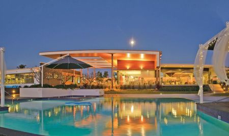 Meticulously Presented Executive Terrace Home - Photo 3