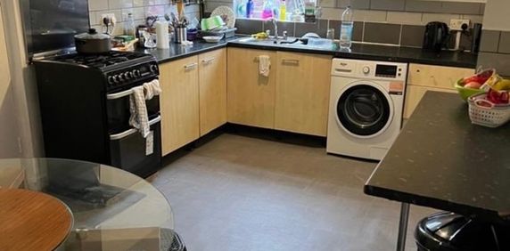 Room in a Shared House, Reynell Road, M13 - Photo 2