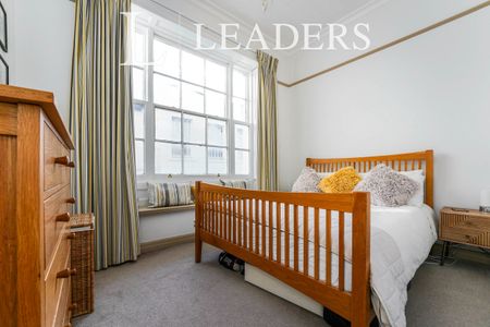 3 bedroom house to rent Montpellier House, Suffolk Square, Cheltenham, GL50 - Photo 2