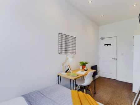 4 Bedroom House - Photo 5