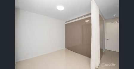 Fully Furnished Central Park – Spacious East-Facing 1 Bedroom Apartment for Rent - Photo 3