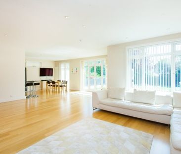 4 bedroom detached house to rent - Photo 4