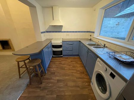 2 bedroom terraced house to rent - Photo 4