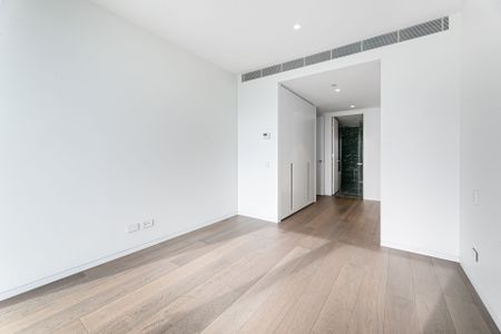 One Sydney Harbour - Brand New Stunning High-Level Apartment - Photo 3