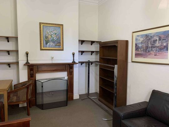 East Melbourne - Photo 1