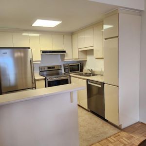 Spacieux condo 1 chambre meublé - Près de la Place Versailles et du métro Radisson - Photo 2