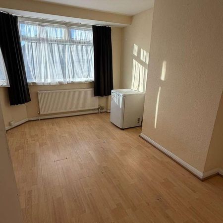 Balfour Road, Southall, UB2 - Photo 3