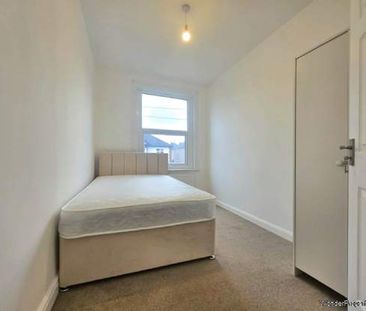 2 bedroom property to rent in Romford - Photo 2