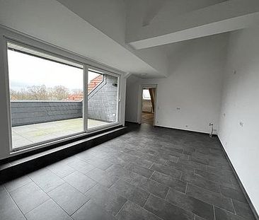 Außergewöhnliche Wohnung im Denkmalschutz mit Parkettboden - Photo 3