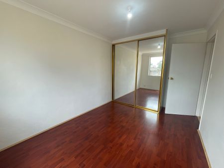 Charming 2-Bedroom Unit for Lease: Prime Location - Photo 3