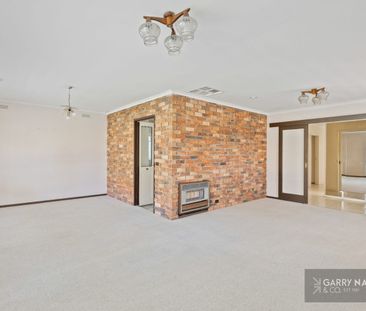 Spacious family home in a quiet West End location - Photo 3