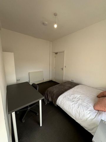 5 bedroom house of multiple occupation to rent - Photo 2