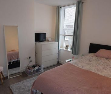 3 bedroom apartment to rent - Photo 4