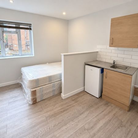 Studio Flat, Ashbourne Parade, W5 - Photo 3