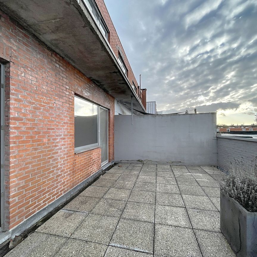 Appartement op de eerste verdieping met 2 slaapkamers en zeer ruim terras - Foto 1