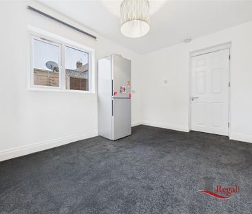 4 bedroom semi-detached house to rent - Photo 2