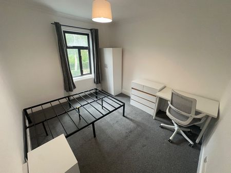 4 Bed Terraced House, Ada Road, SE5 - Photo 3