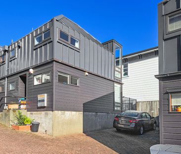 Townhouse Living - Photo 5