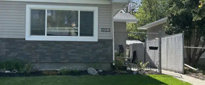 Bright 1/2 duplex upper unit in desirable Rosemont | 1223A Rosehill Drive Northwest, Calgary - Photo 1