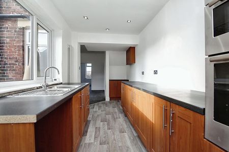 3 bedroom terraced house to rent - Photo 5