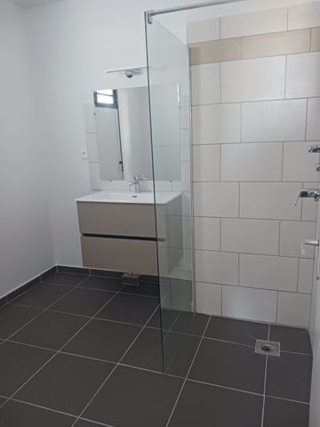 LIVRAISON IMMINENTE ! A louer appartements neufs du Type 2 au Type 4 – LE TAMPON - Photo 3