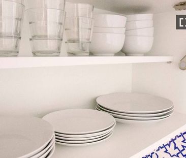 1 room luxury Flat for rent in Valencia, Spain - Photo 2