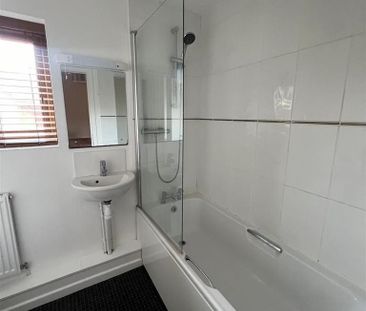 2 bedroom end of terrace house to rent - Photo 2
