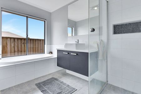 SOUGHT AFTER FAMILY HOME - Photo 5