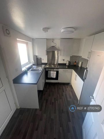 2 bedroom terraced house to rent - Photo 4