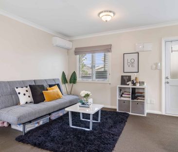 Charming Standalone Home in the Heart of Onehunga - Photo 1