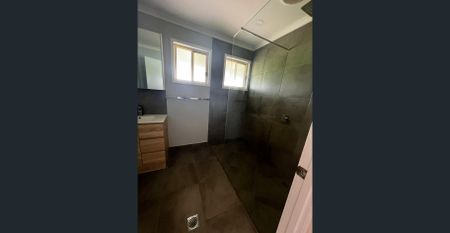 Quaint Cottage - Photo 2