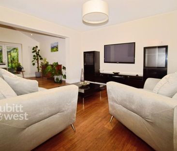 3 bedroom semi-detached bungalow to rent - Photo 1