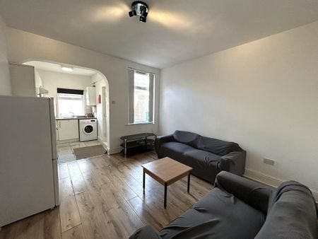 4 bedroom house share to rent - Photo 3