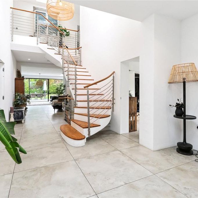 5 bedroom detached house to rent - Photo 1