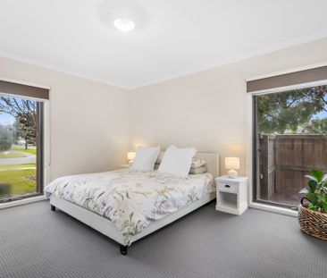 The Ultimate Family Home - Five Bedroom - Three Living - Photo 5